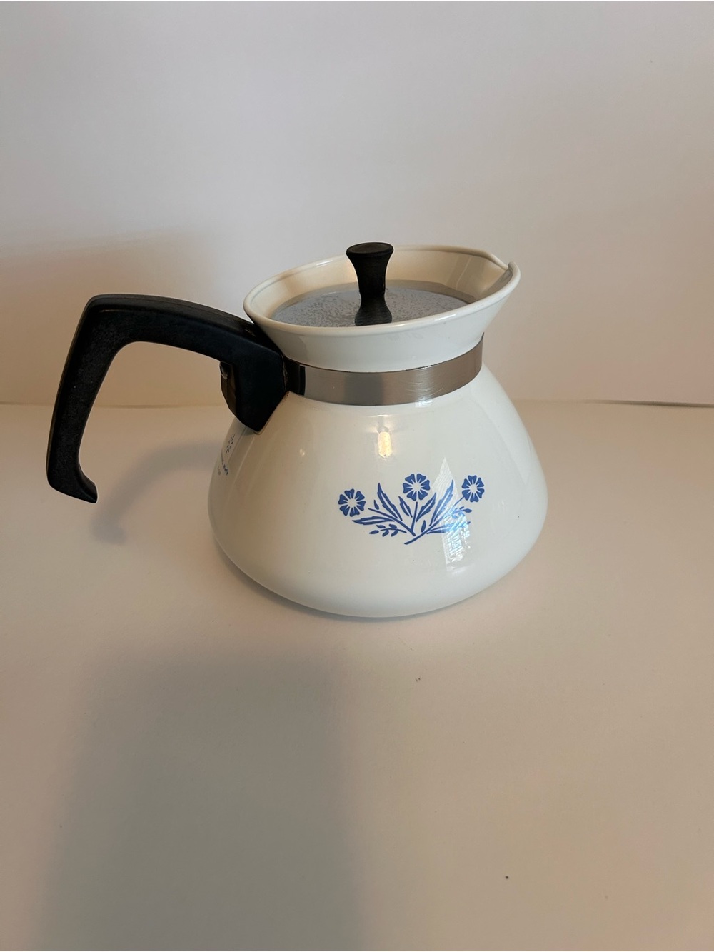 Vintage Corning Ware Blue Cornflower 6 Cup Tea Pot with Metal Lid